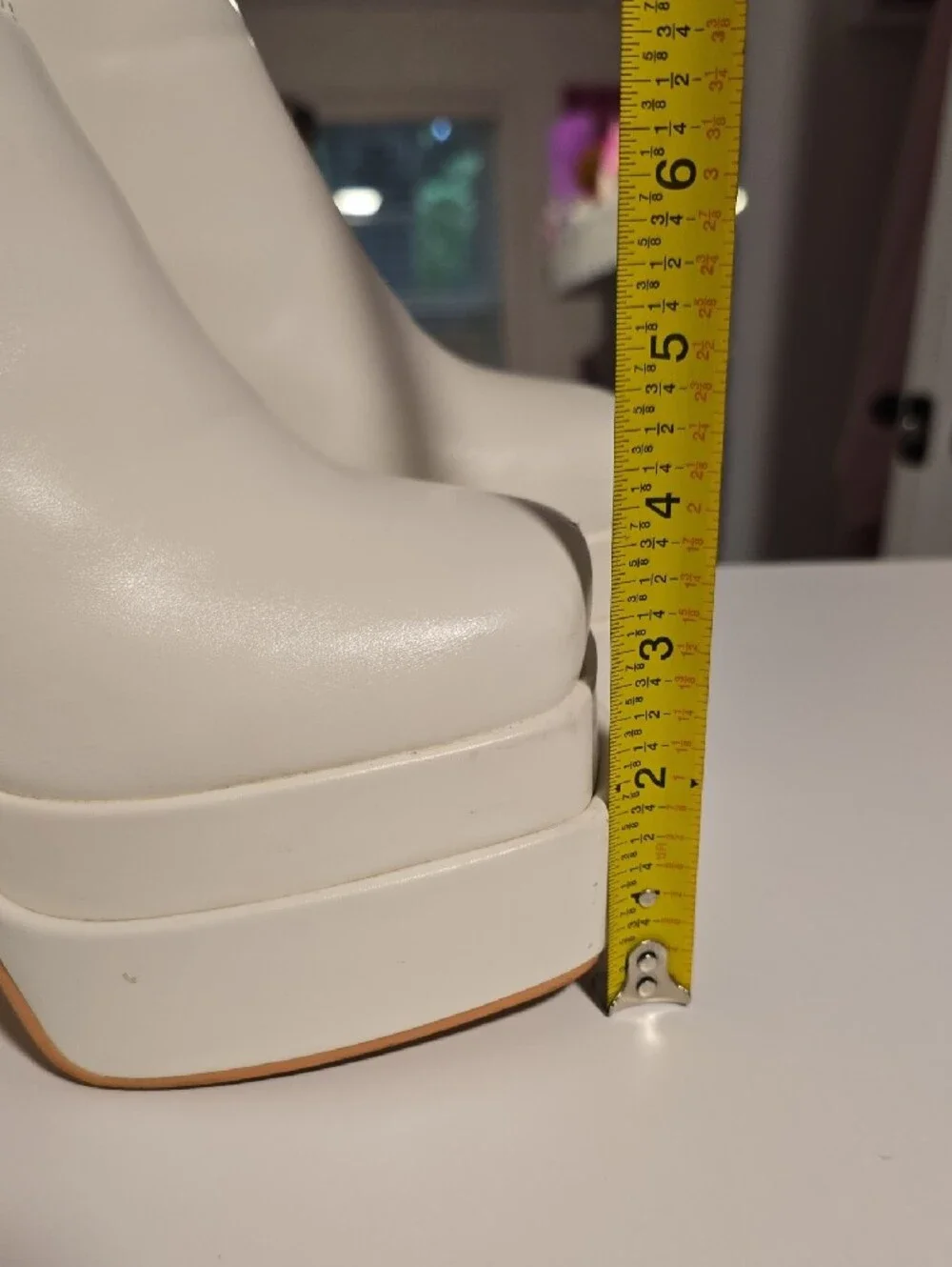 Wetkiss sleek white